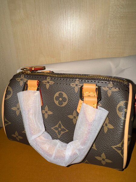 Geanta Louis Vuitton mica,